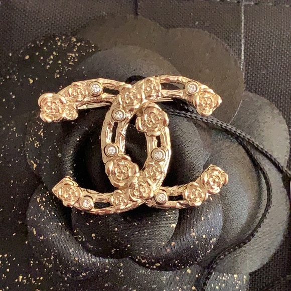 Chanel 22C Brooch Camellia with Crystals - Picture 11 of 13